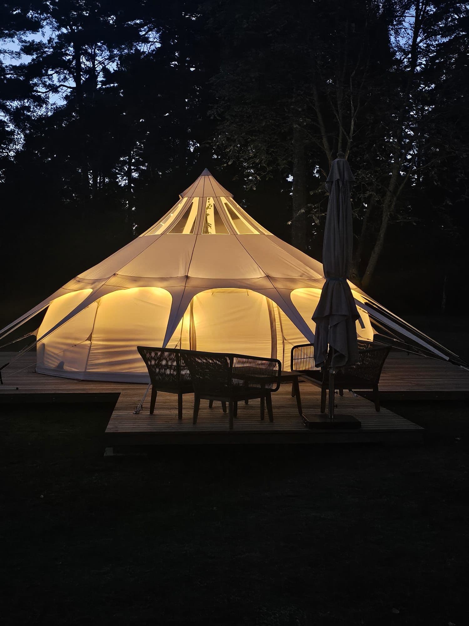 Glamping-Zelt im Abendlicht